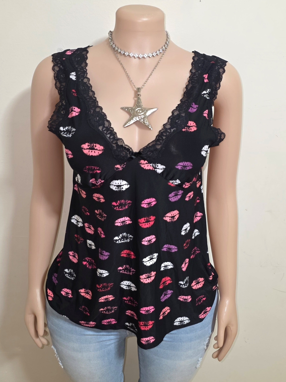 Lace Trim V-Neck Lip Print Tank Top - Black